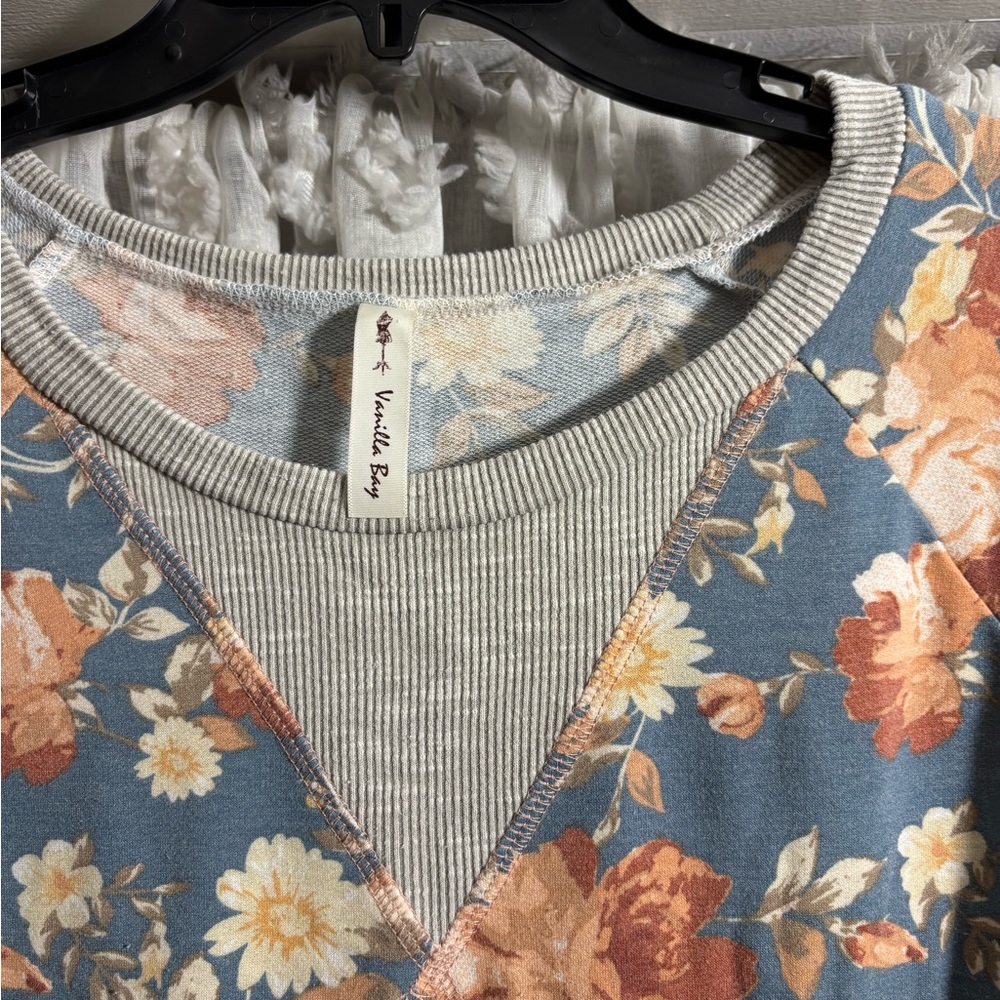 Vanilla Bay Floral Blue and Orange Top - Picture 2 of 5